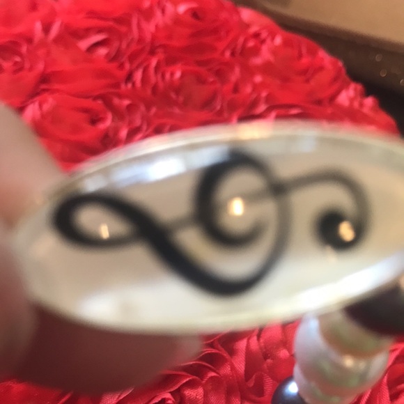 Handmade treble clef bracelet - Picture 11 of 11
